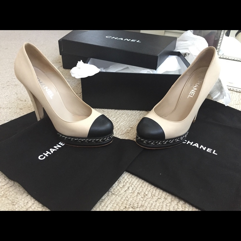 CHANEL chain around platform